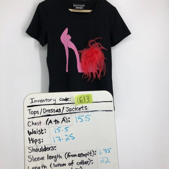 Boutique Moschino Black Short Sleeve Feather Accent Stiletto Print T-shirt 4 - Picture 13 of 14